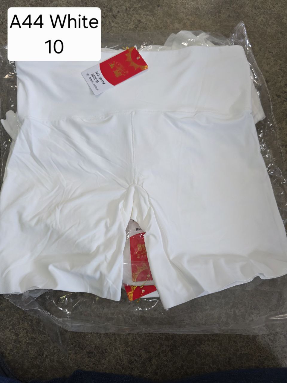 A44 White (M,L)